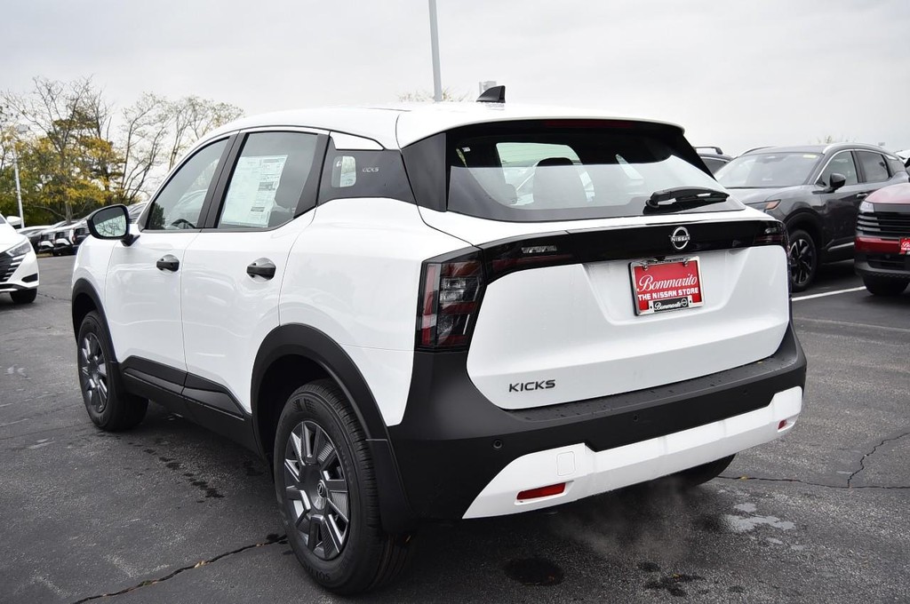 Nissan Kicks Vehicle Image 07