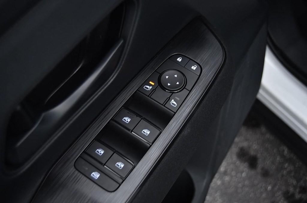 Nissan Kicks Vehicle Image 09