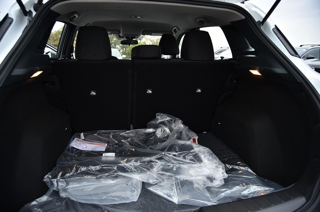 Nissan Kicks Vehicle Image 24