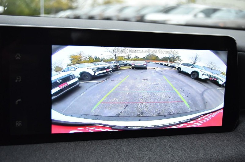 Nissan Kicks Vehicle Full-screen Gallery Image 13