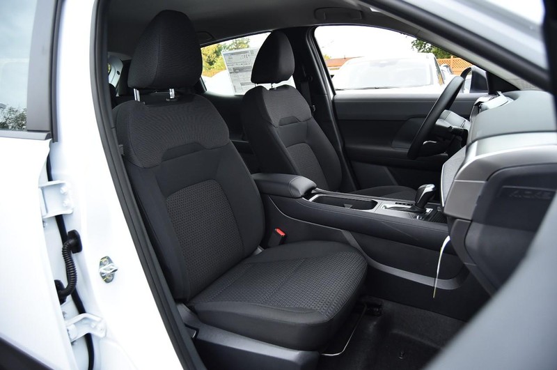 Nissan Kicks Vehicle Full-screen Gallery Image 22