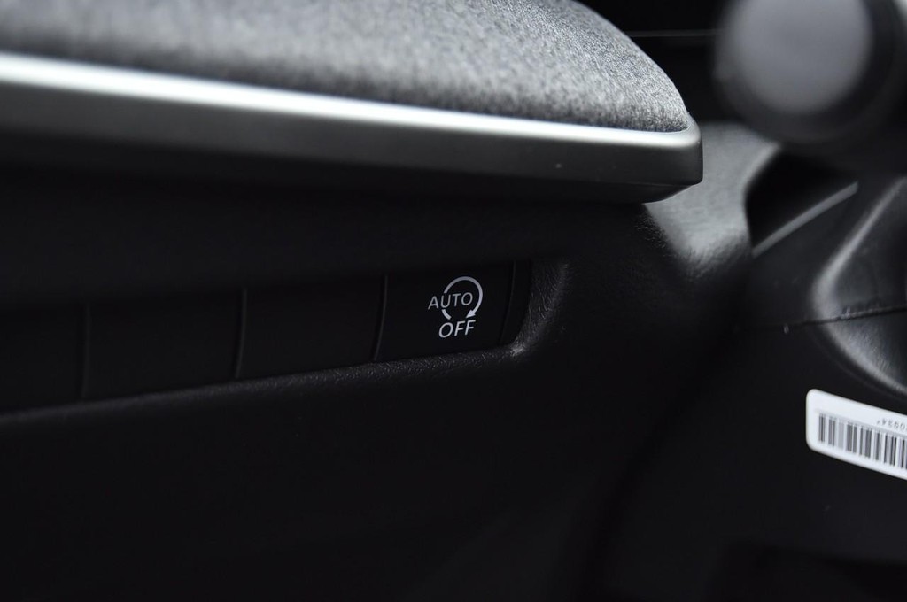 Nissan Kicks Vehicle Image 11