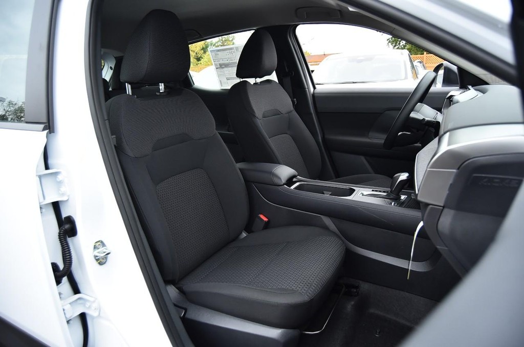 Nissan Kicks Vehicle Image 22