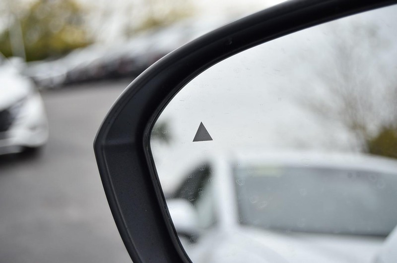 Nissan Kicks Vehicle Full-screen Gallery Image 10