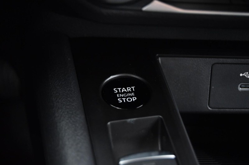 Nissan Kicks Vehicle Full-screen Gallery Image 18