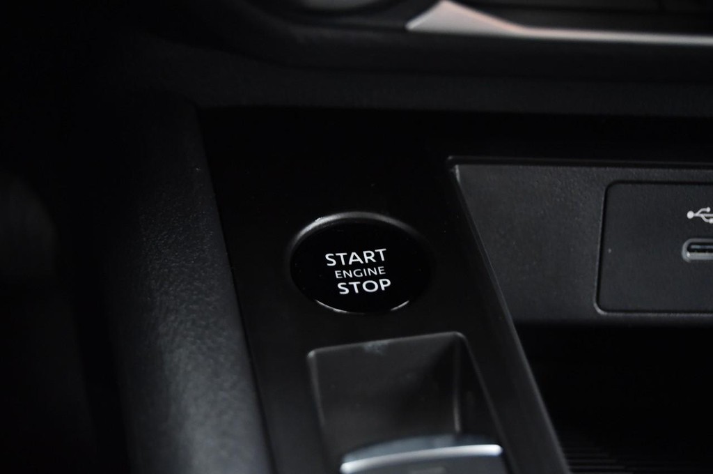 Nissan Kicks Vehicle Image 18