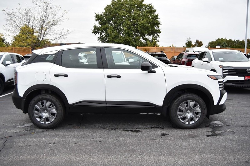 Nissan Kicks Vehicle Full-screen Gallery Image 5