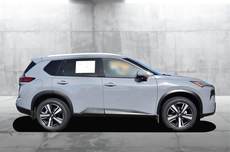 Nissan Rogue Vehicle Full-screen Gallery Image 5