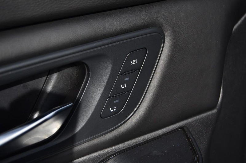 Nissan Rogue Vehicle Full-screen Gallery Image 10