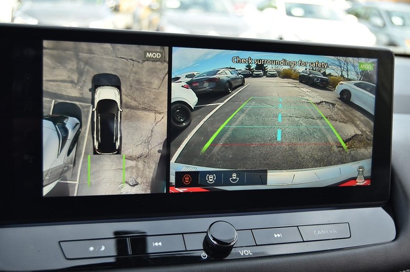 Nissan Rogue Vehicle Full-screen Gallery Image 14