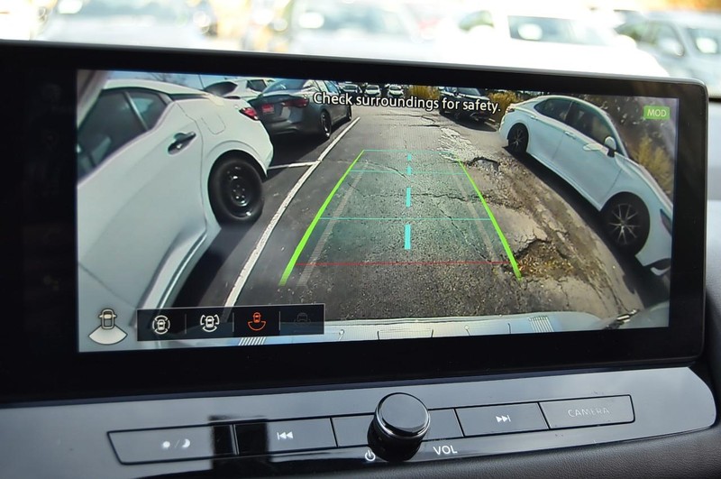 Nissan Rogue Vehicle Full-screen Gallery Image 16