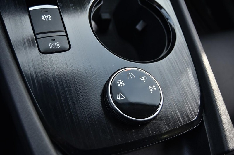 Nissan Rogue Vehicle Full-screen Gallery Image 20