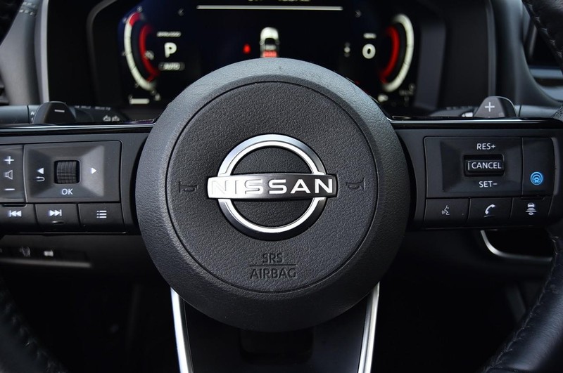 Nissan Rogue Vehicle Full-screen Gallery Image 21