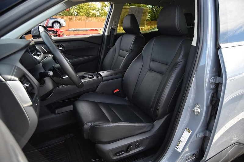 Nissan Rogue Vehicle Full-screen Gallery Image 22