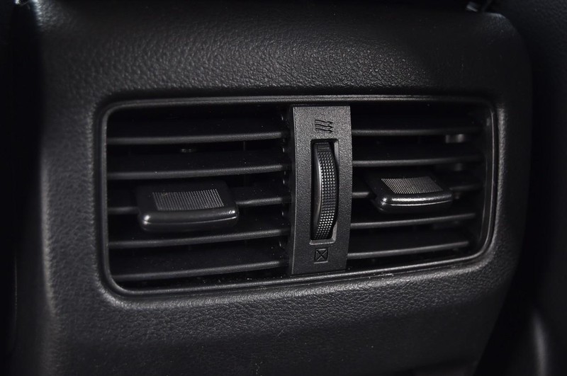 Nissan Rogue Vehicle Full-screen Gallery Image 26