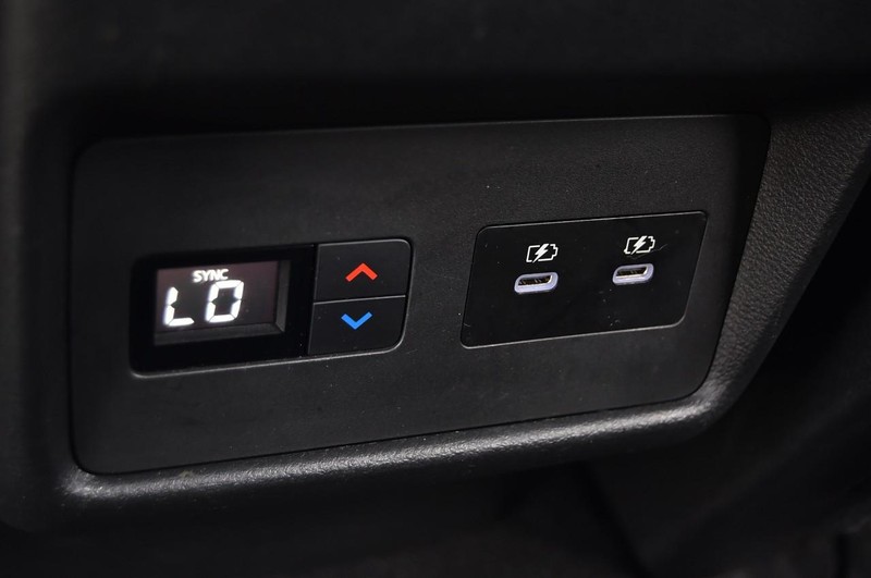 Nissan Rogue Vehicle Full-screen Gallery Image 27