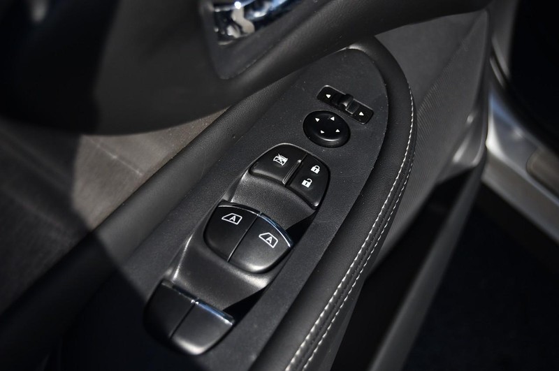 Nissan Murano Vehicle Image 09