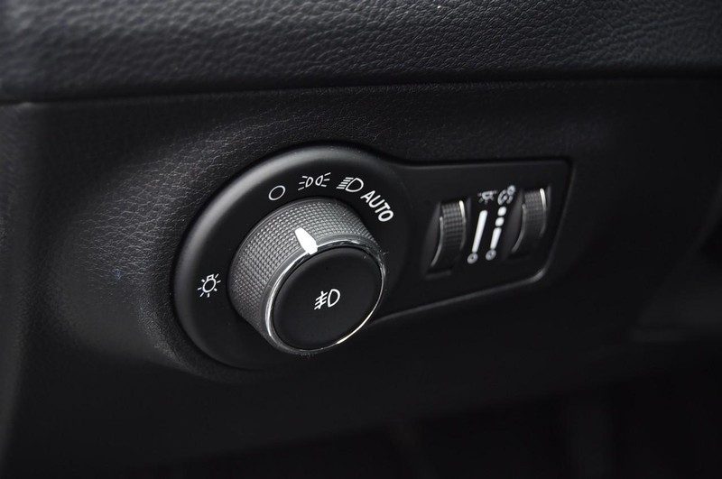 Jeep Compass Vehicle Image 11