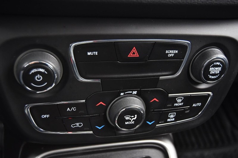 Jeep Compass Vehicle Image 15