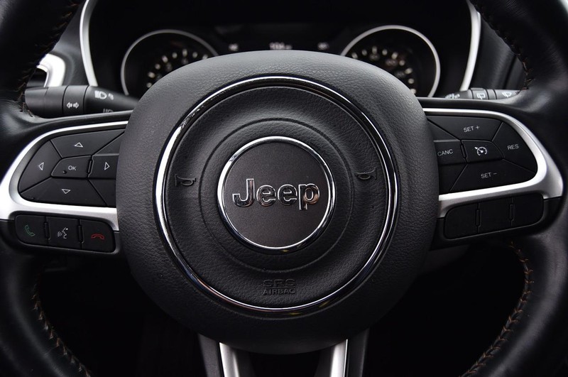 Jeep Compass Vehicle Image 18