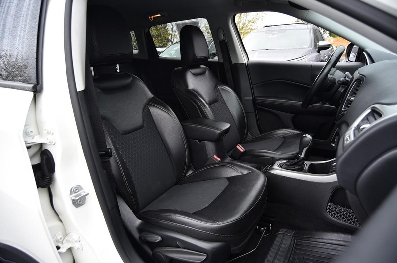 Jeep Compass Vehicle Image 20