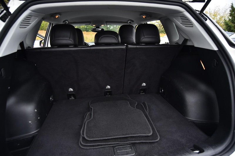 Jeep Compass Vehicle Image 24