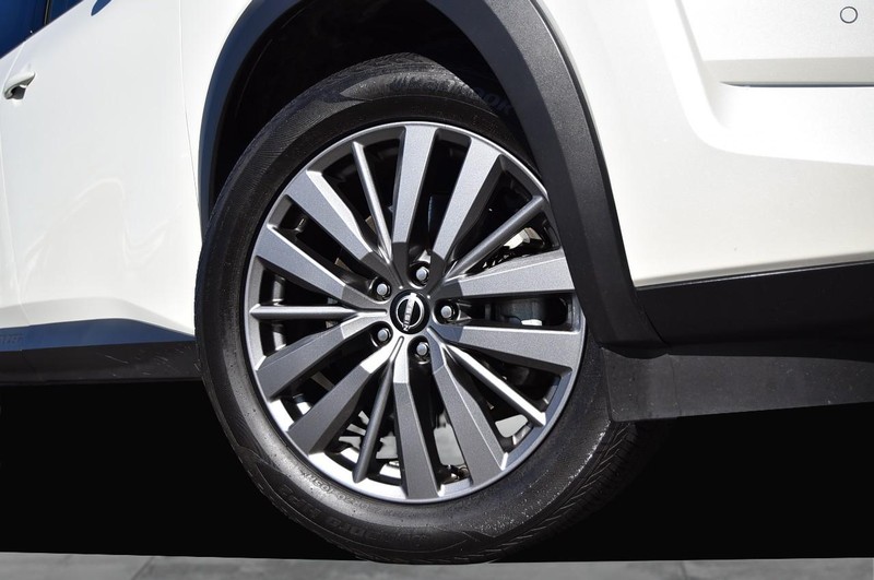 Nissan Pathfinder Vehicle Image 03