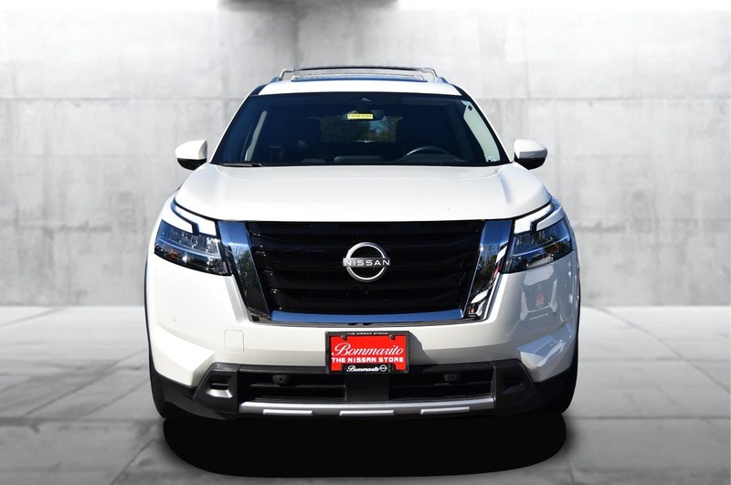 Nissan Pathfinder Vehicle Image 04