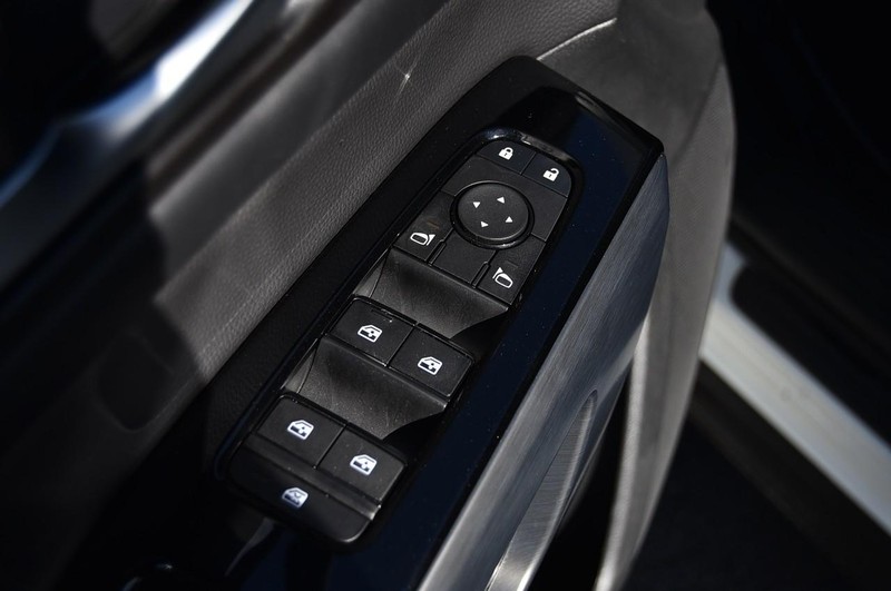 Nissan Pathfinder Vehicle Image 09