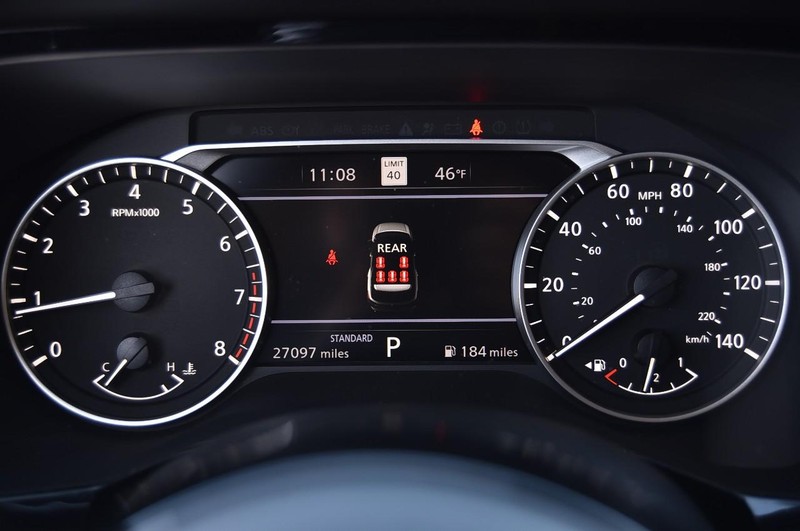 Nissan Pathfinder Vehicle Image 12