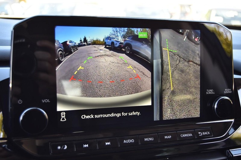 Nissan Pathfinder Vehicle Image 14