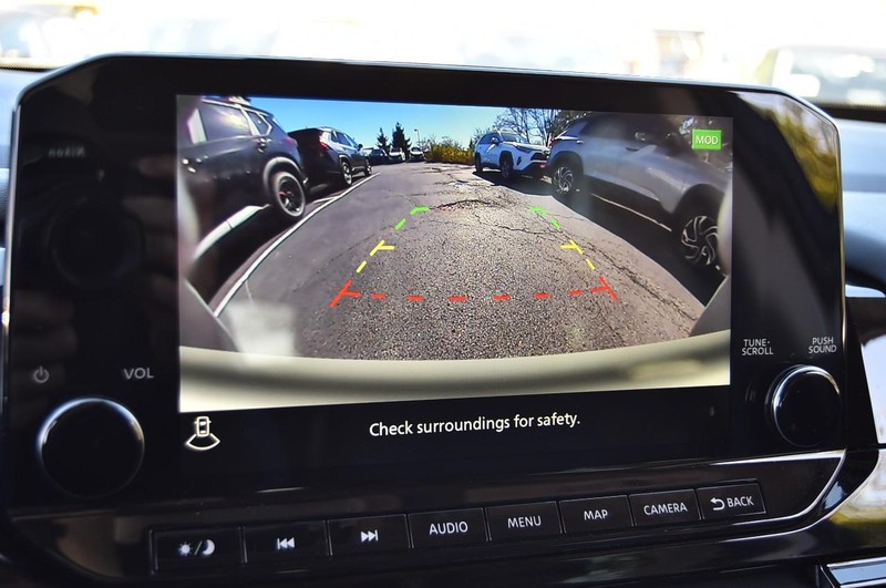 Nissan Pathfinder Vehicle Image 15