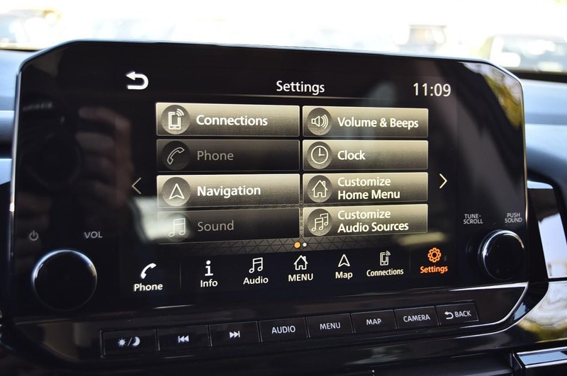 Nissan Pathfinder Vehicle Image 17