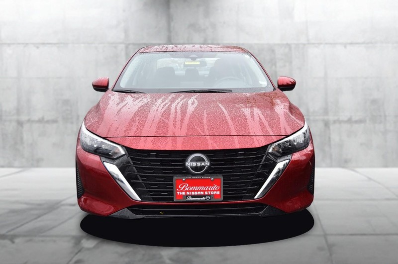 Nissan Sentra Vehicle Full-screen Gallery Image 4