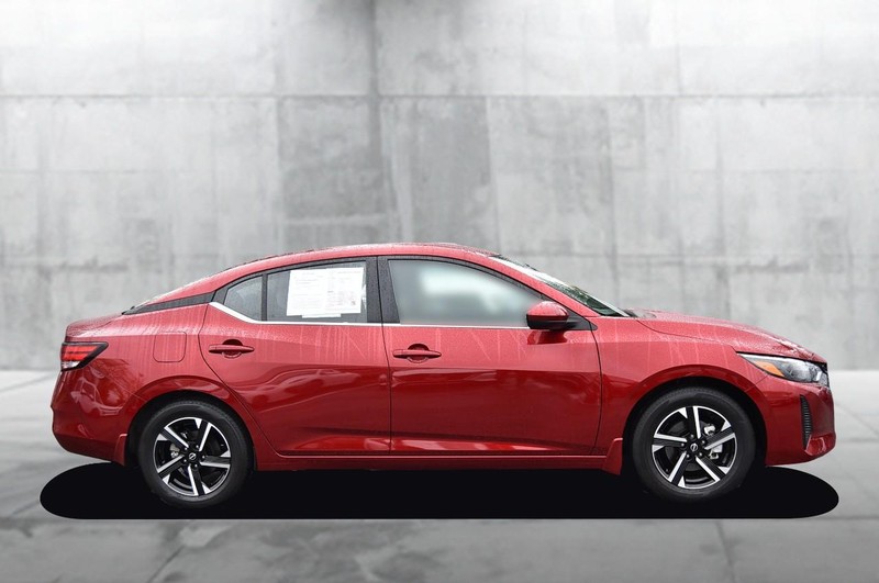 Nissan Sentra Vehicle Full-screen Gallery Image 5