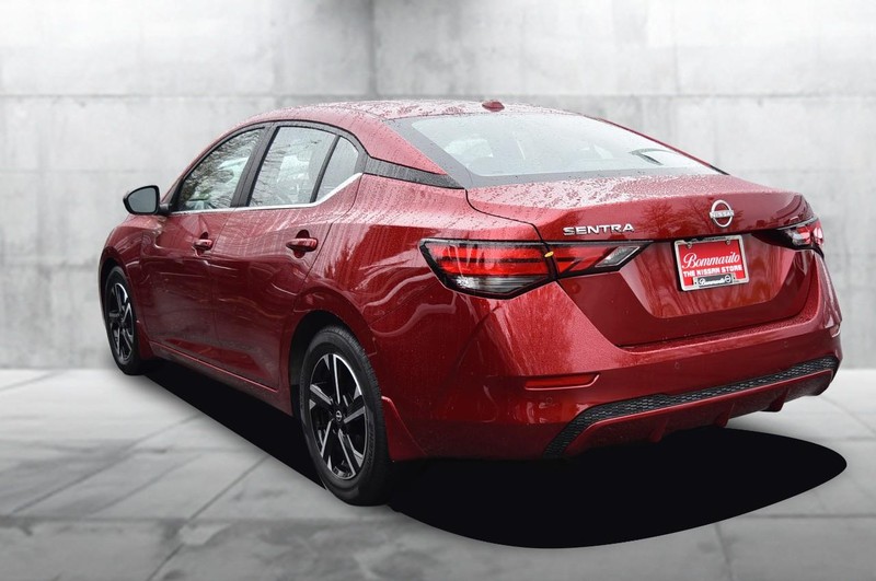 Nissan Sentra Vehicle Full-screen Gallery Image 7