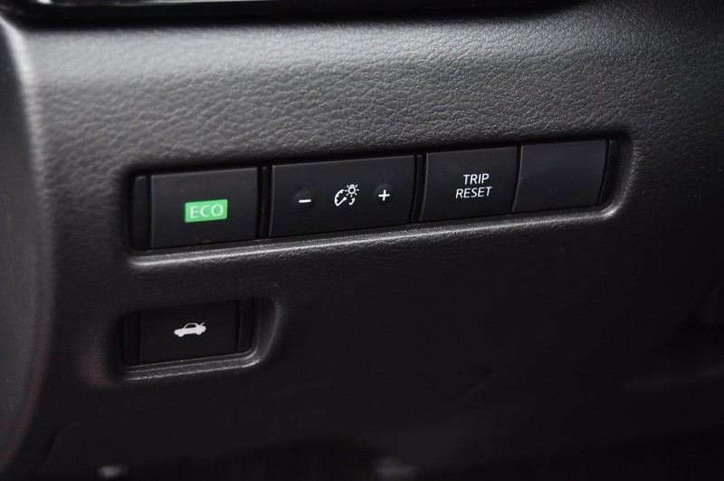 Nissan Sentra Vehicle Full-screen Gallery Image 11