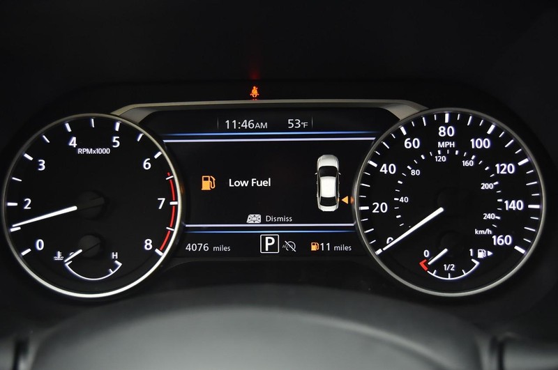 Nissan Sentra Vehicle Full-screen Gallery Image 12