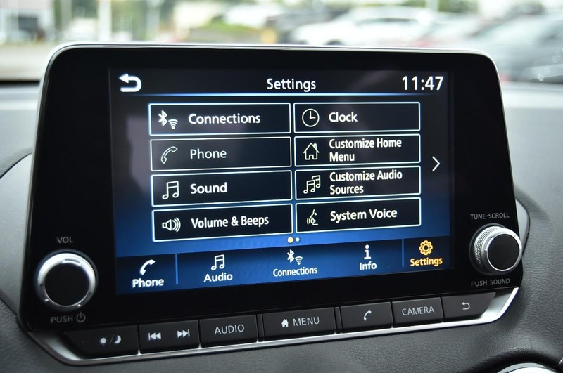 Nissan Sentra Vehicle Full-screen Gallery Image 14