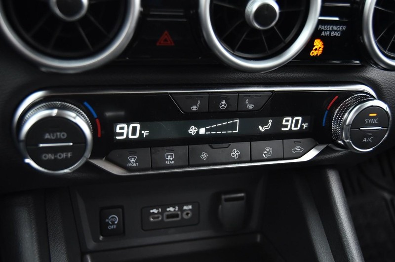 Nissan Sentra Vehicle Full-screen Gallery Image 15