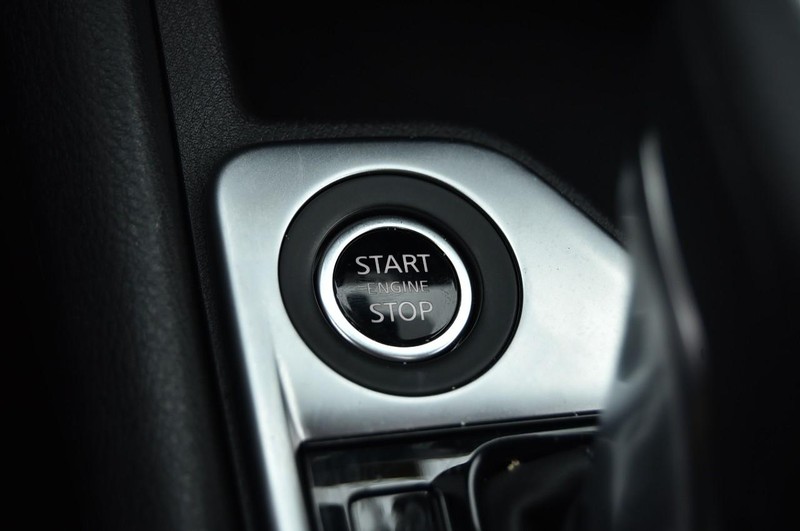 Nissan Sentra Vehicle Full-screen Gallery Image 17