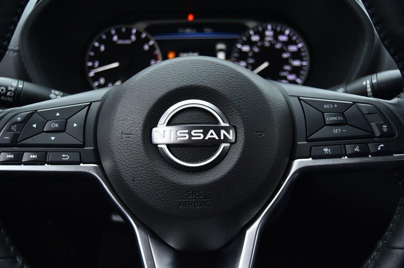 Nissan Sentra Vehicle Full-screen Gallery Image 18