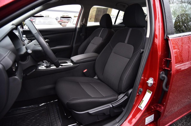 Nissan Sentra Vehicle Full-screen Gallery Image 19