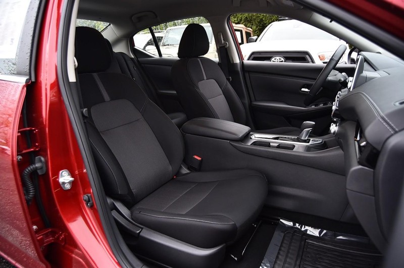 Nissan Sentra Vehicle Full-screen Gallery Image 20