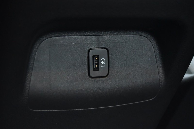 Nissan Sentra Vehicle Full-screen Gallery Image 22