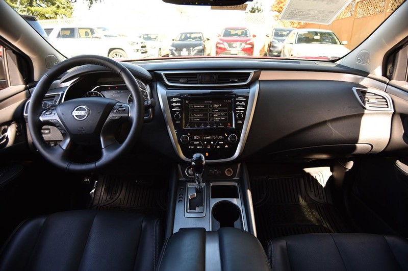 Nissan Murano Vehicle Full-screen Gallery Image 8