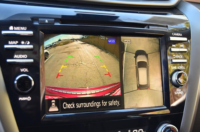 Nissan Murano Vehicle Full-screen Gallery Image 15