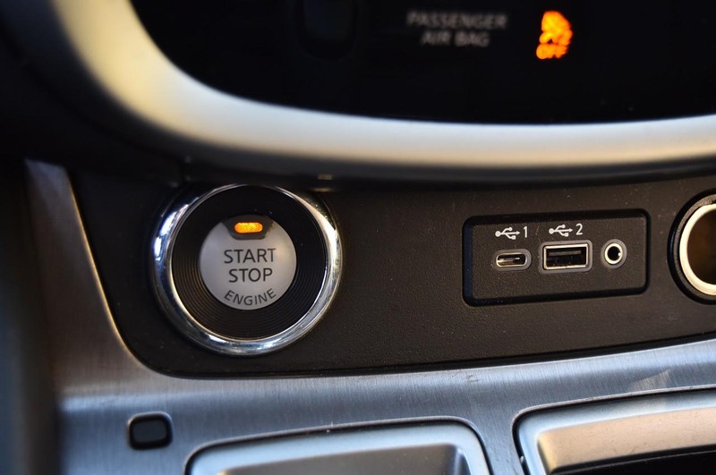 Nissan Murano Vehicle Full-screen Gallery Image 18