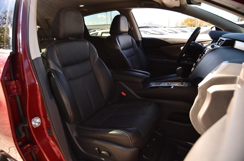 Nissan Murano Vehicle Full-screen Gallery Image 22