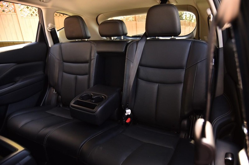 Nissan Murano Vehicle Full-screen Gallery Image 23